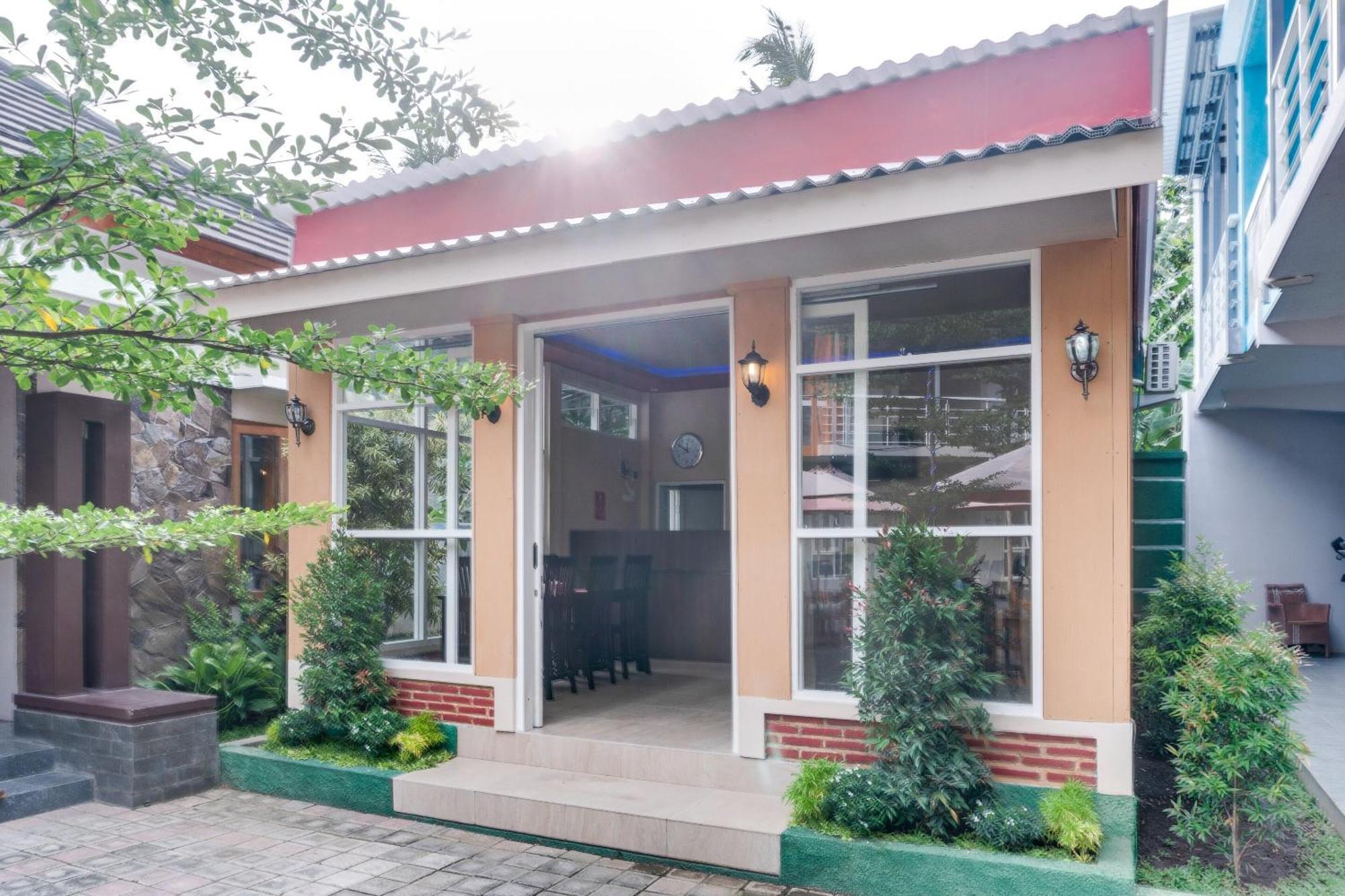 Super Oyo 1579 Kate'El Inn Banyuwangi (East Java) Exterior foto
