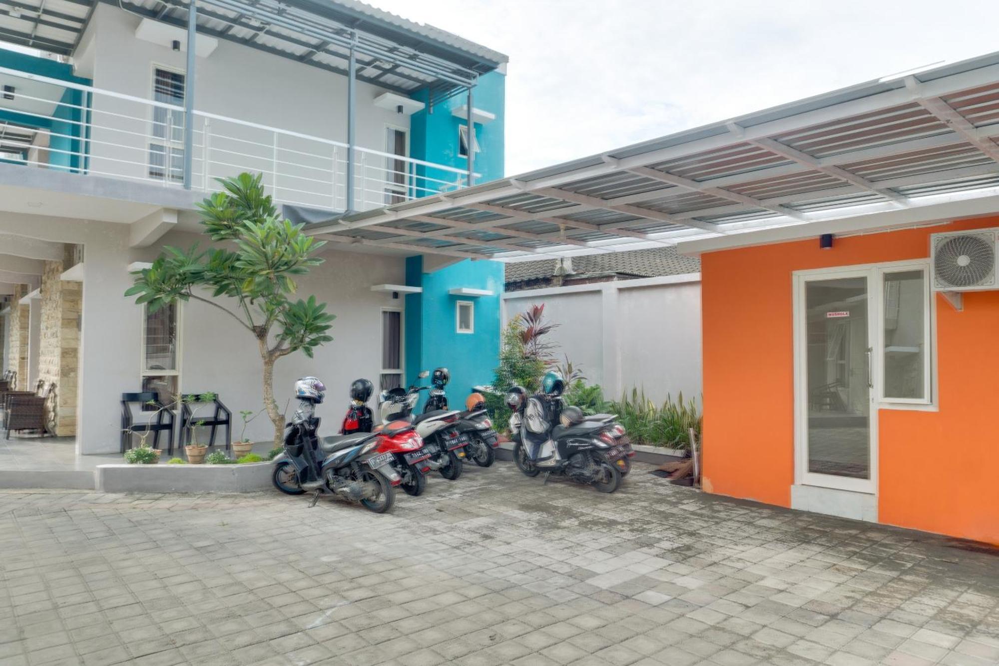 Super Oyo 1579 Kate'El Inn Banyuwangi (East Java) Exterior foto